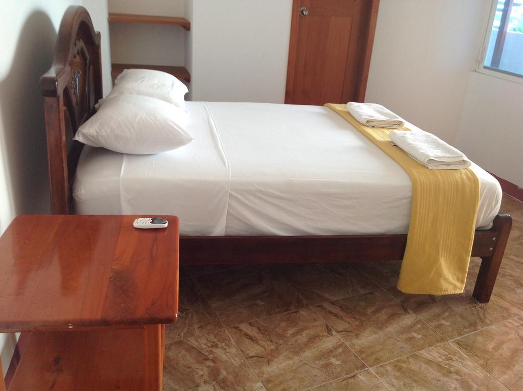 Gloria - Galápagos Inn Puerto Ayora  Kültér fotó