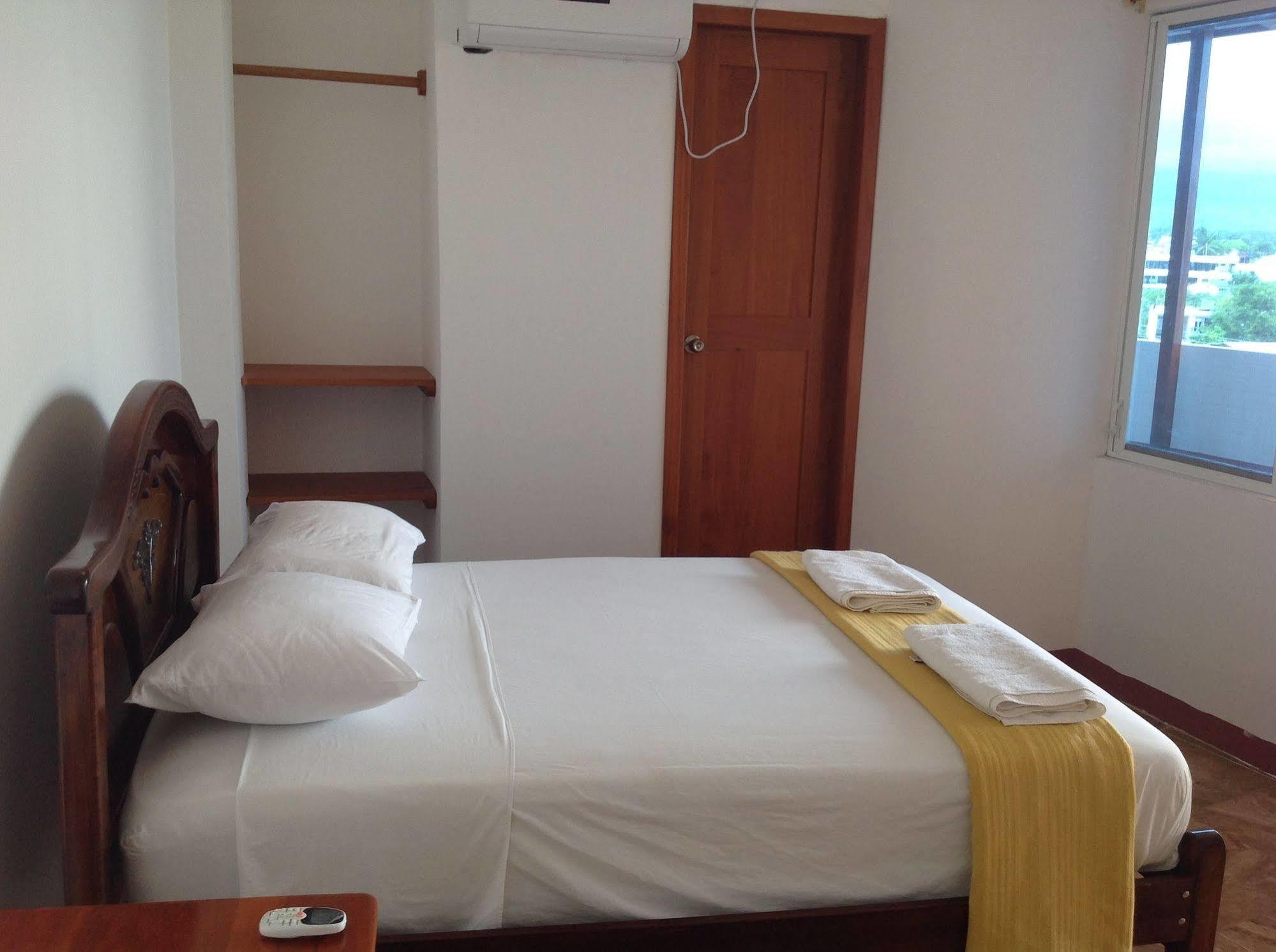 Gloria - Galápagos Inn Puerto Ayora  Kültér fotó