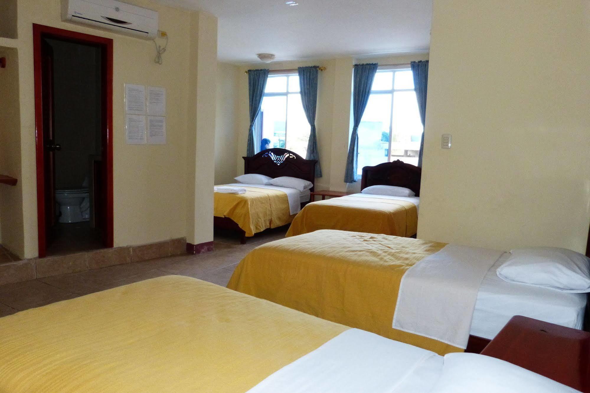 Gloria - Galápagos Inn Puerto Ayora  Kültér fotó
