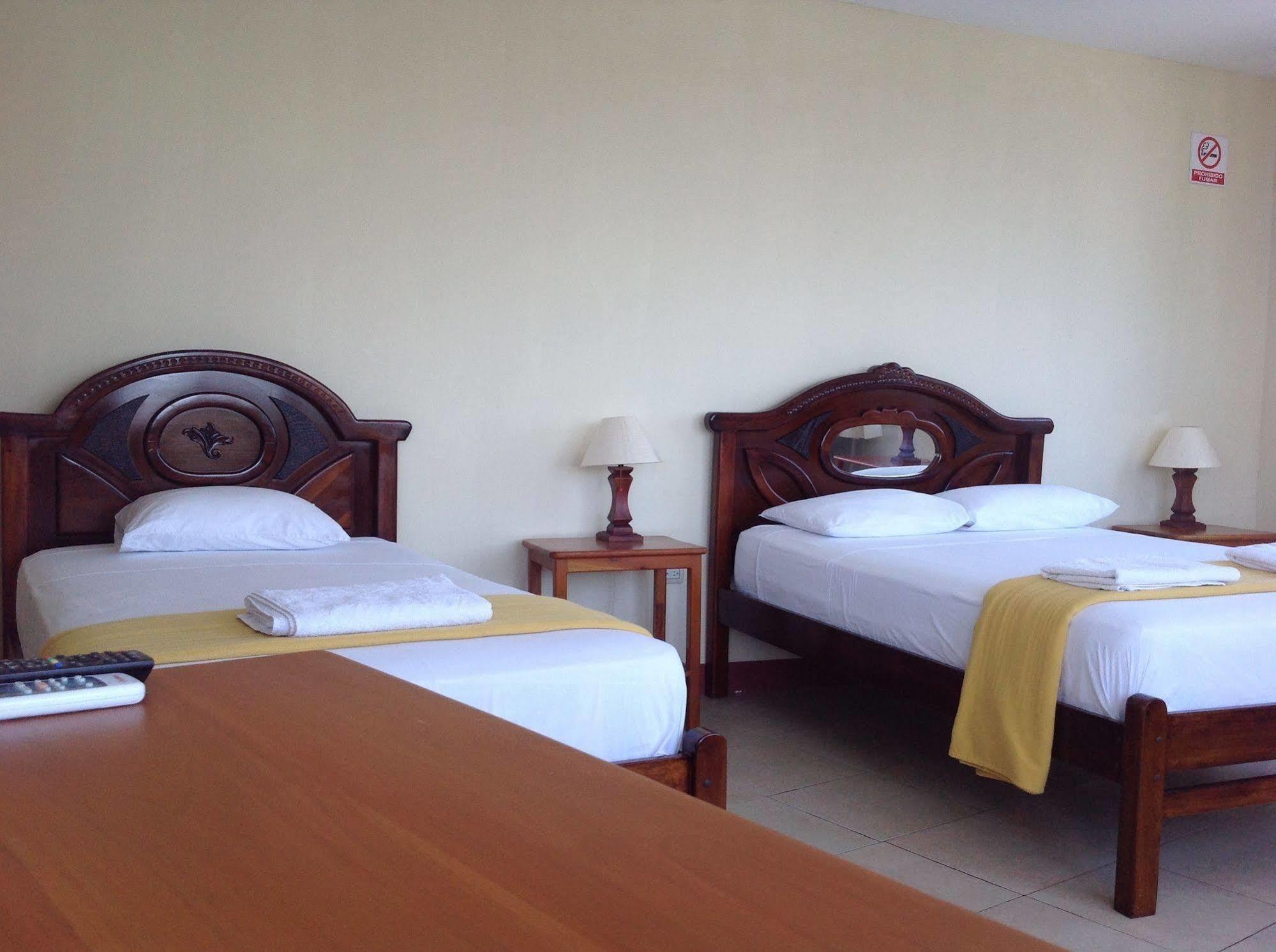 Gloria - Galápagos Inn Puerto Ayora  Kültér fotó