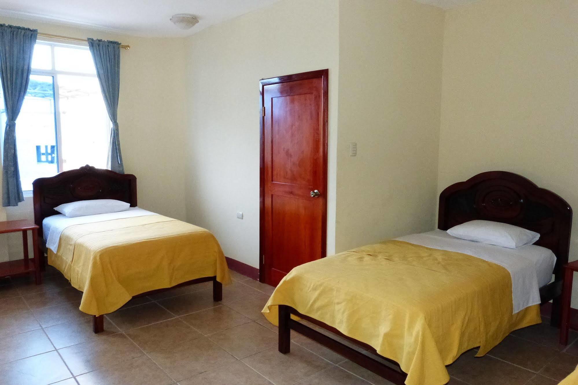 Gloria - Galápagos Inn Puerto Ayora  Kültér fotó