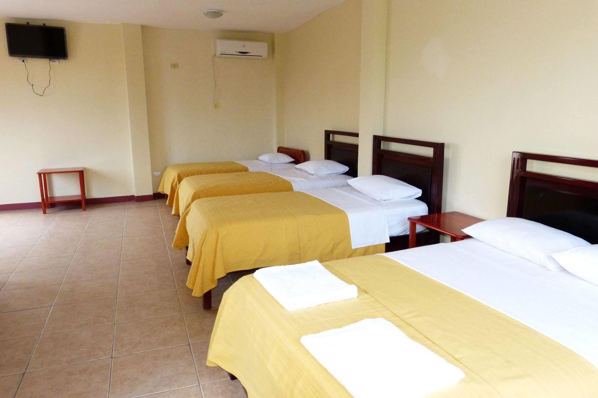 Gloria - Galápagos Inn Puerto Ayora  Kültér fotó