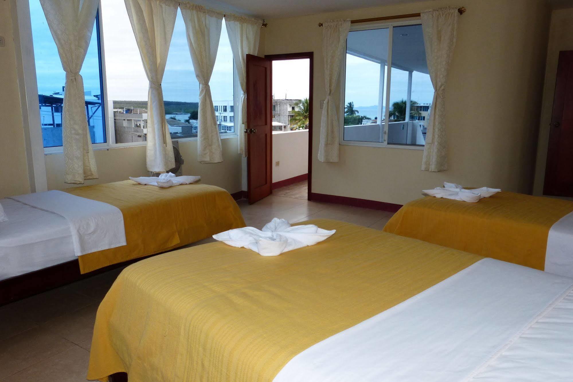 Gloria - Galápagos Inn Puerto Ayora  Kültér fotó