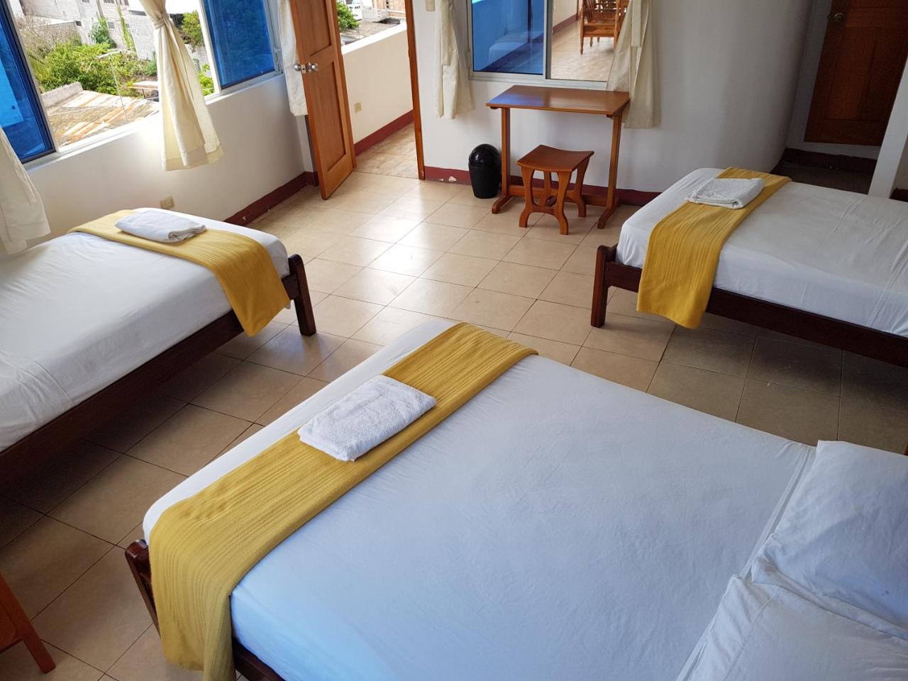 Gloria - Galápagos Inn Puerto Ayora  Kültér fotó