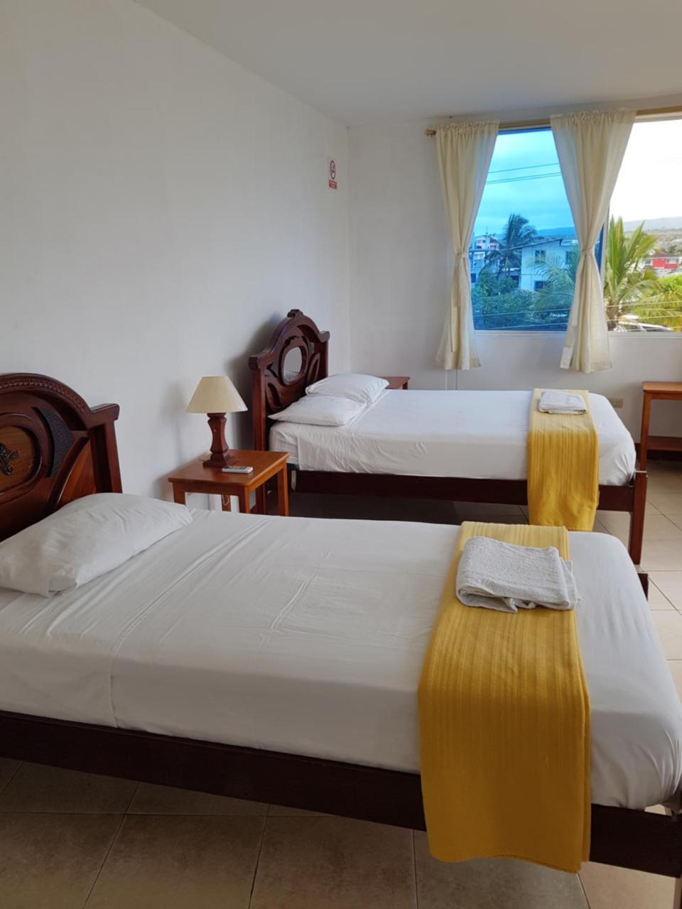 Gloria - Galápagos Inn Puerto Ayora  Kültér fotó