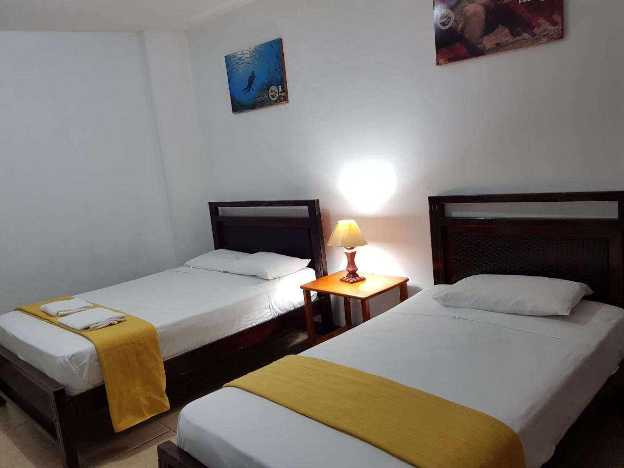 Gloria - Galápagos Inn Puerto Ayora  Kültér fotó