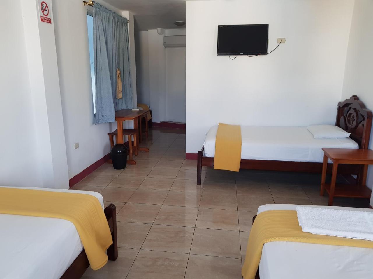 Gloria - Galápagos Inn Puerto Ayora  Kültér fotó