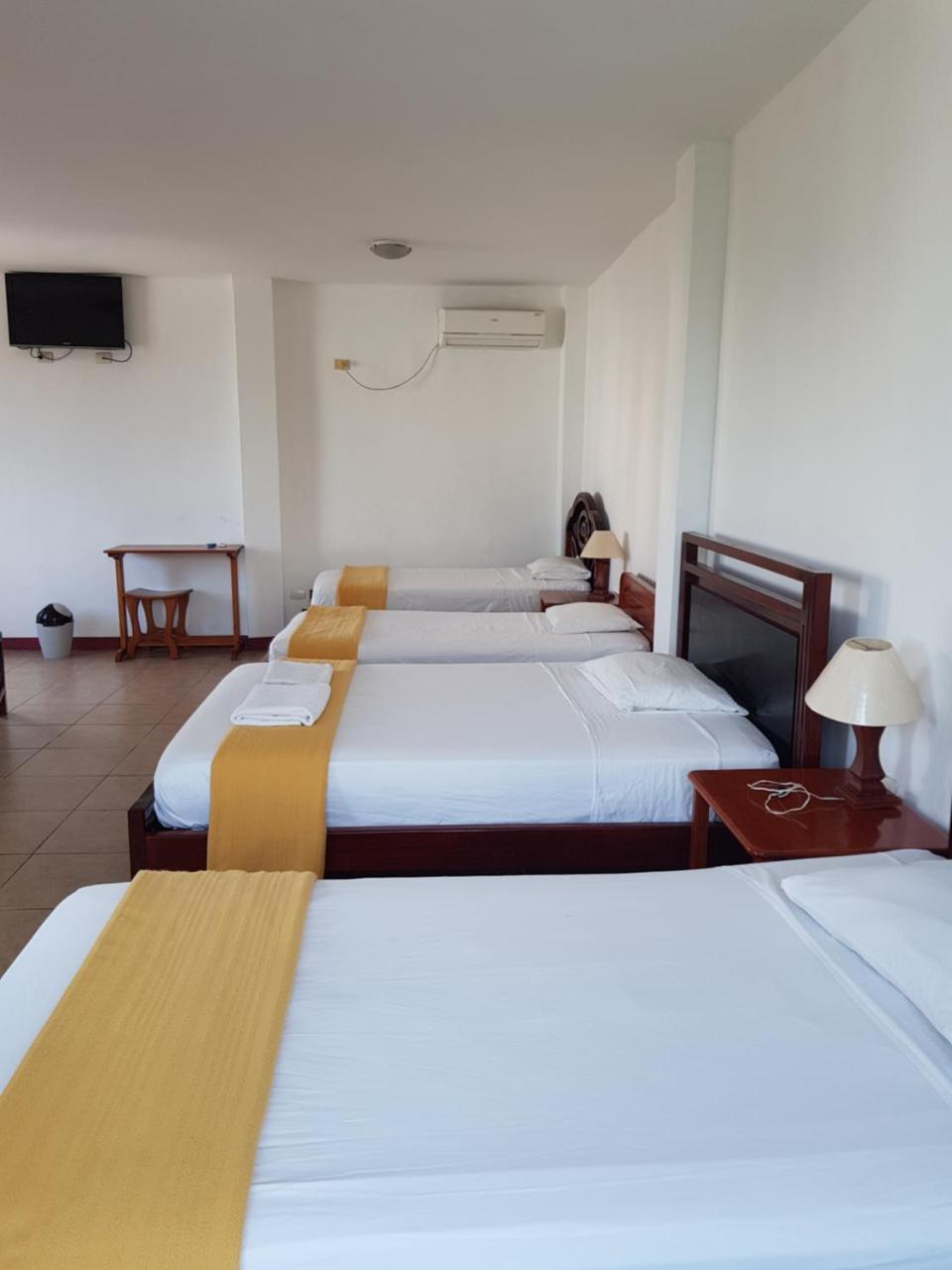 Gloria - Galápagos Inn Puerto Ayora  Kültér fotó