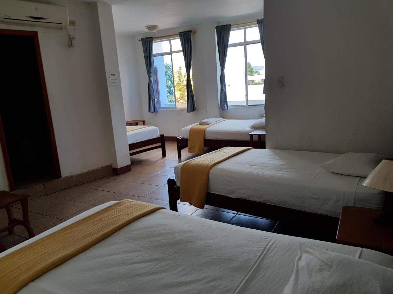 Gloria - Galápagos Inn Puerto Ayora  Kültér fotó