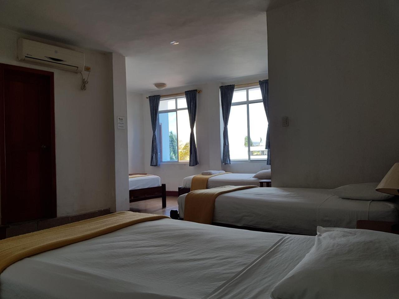 Gloria - Galápagos Inn Puerto Ayora  Kültér fotó