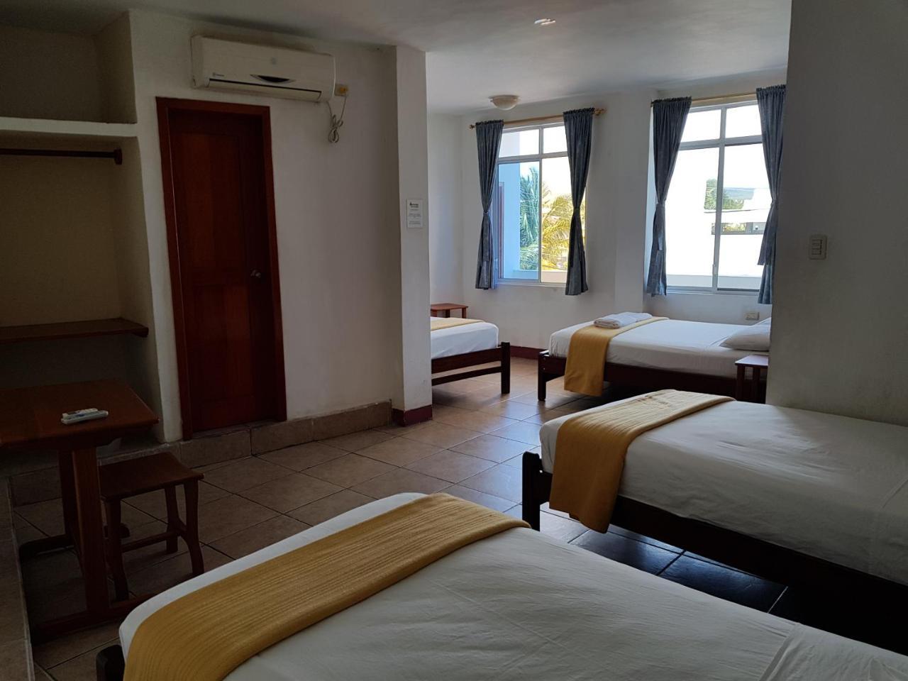 Gloria - Galápagos Inn Puerto Ayora  Kültér fotó