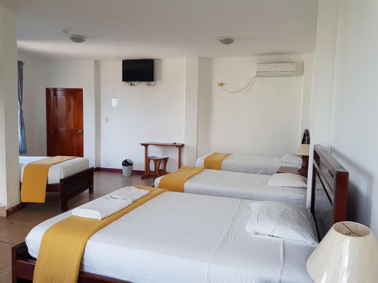 Gloria - Galápagos Inn Puerto Ayora  Kültér fotó