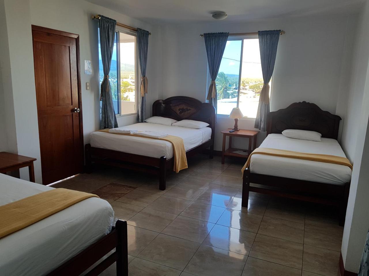 Gloria - Galápagos Inn Puerto Ayora  Kültér fotó